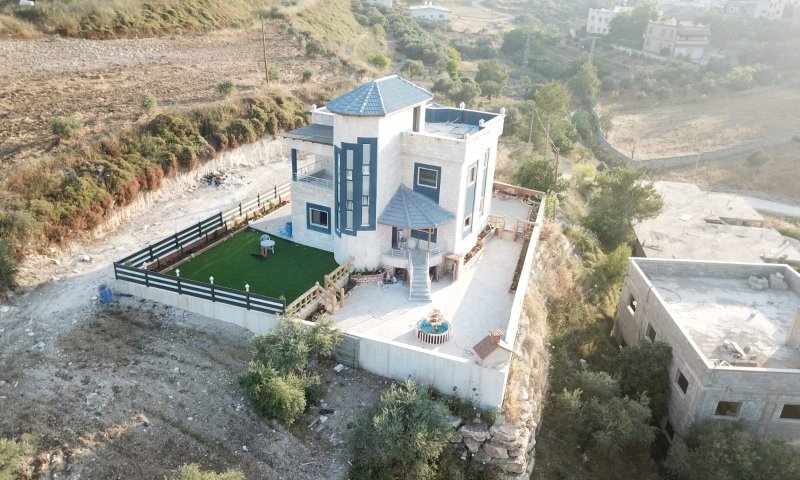 "להרוס וילה פלסטינית שמונעת סלילת כביש"