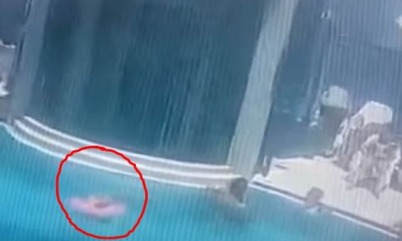 צפו: הציל ילדה שטבעה ושהתה מתחת למים כדקה