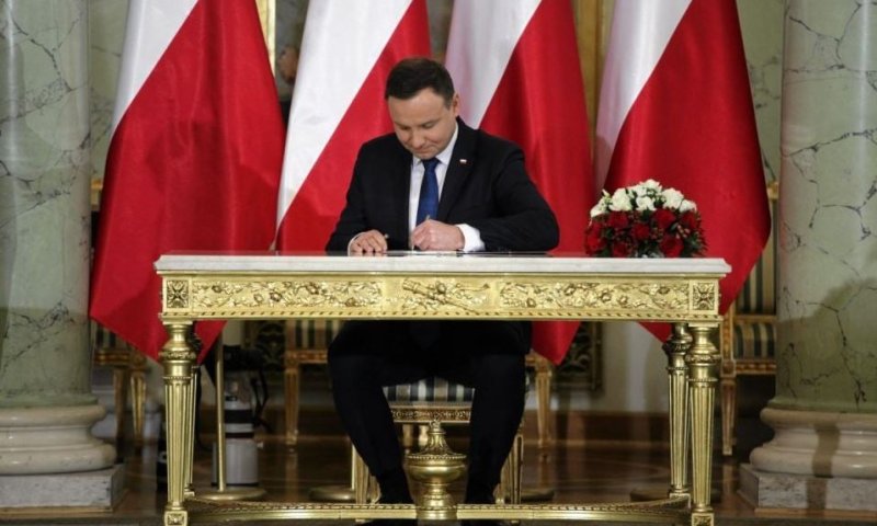 האם ארה"ב תטיל סנקציות על פולין בגלל חוק השואה?