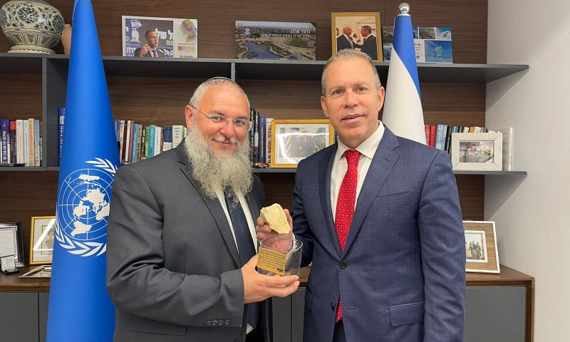 מזוזה שיוצרה ביו"ש תוצב באו"ם: "שייך לעם ישראל"