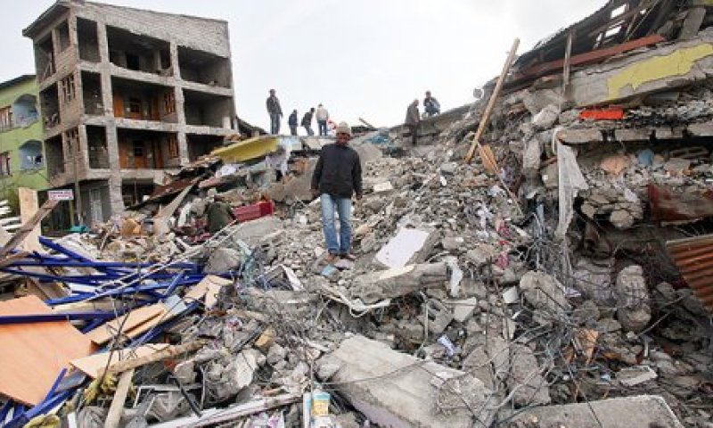 כ-1500 נהרגו ברעידת אדמה, מאות ישראלים איבדו קשר