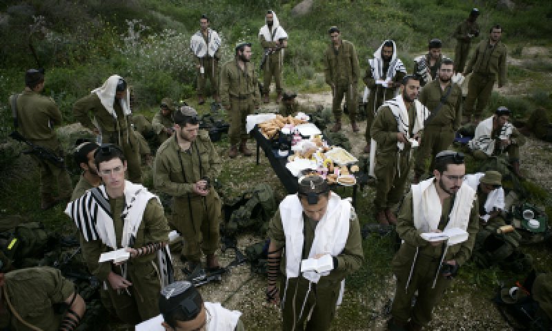 "הרבה דתיים מתגייסים לקרבי בגלל לחץ חברתי"
