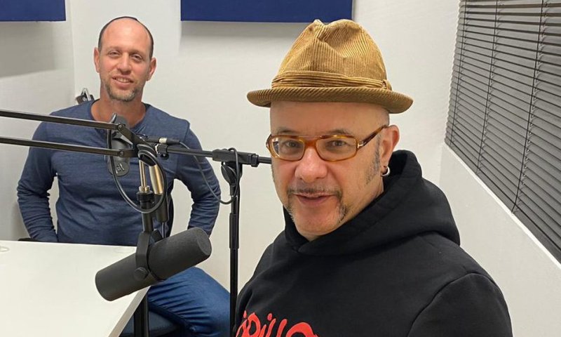 החברה הישראלית היא חברותא אינטלקטואלית: צוללים עם קובי אוז