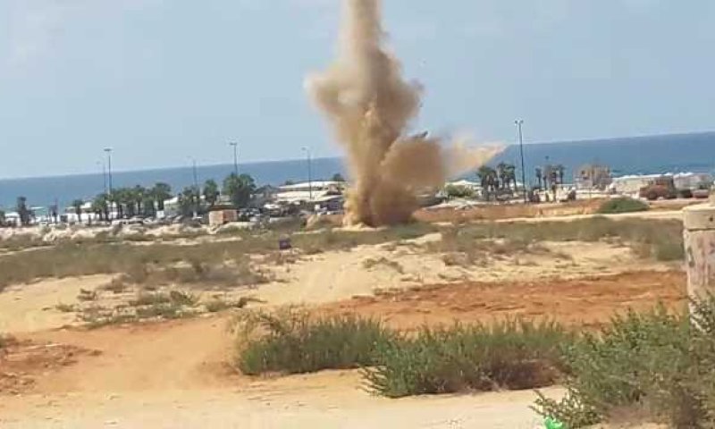 צפו: כך פוצץ פגז שהתגלה בחוף פולג