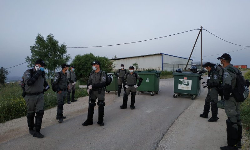 כוחות הביטחון הורסים מבנים בגבעת "קומי אורי"