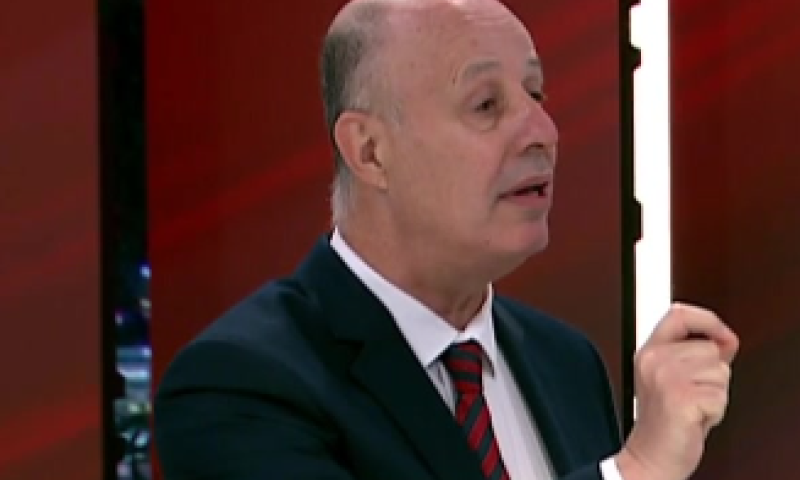 הנגבי תקף את הפרשן הסרוג: 'לא מדבר איתך'. צפו