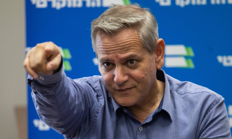 ניצן הורוביץ: "ההנהגה החרדית מצפצפת על כולם"