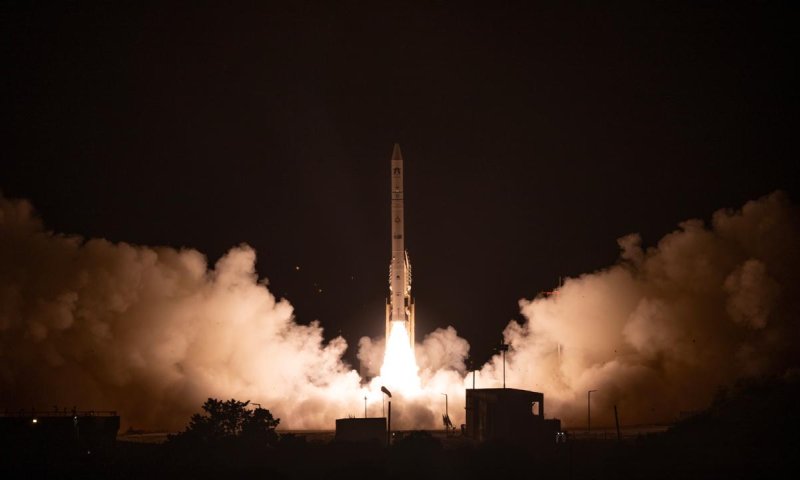 הישג אדיר לתעשייה הביטחונית: כך שוגר הלווין אופק 19. צפו