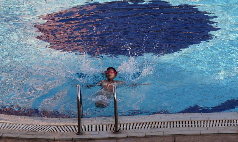 שו"ת: הבריכה המעורבת והעלבון לנשים