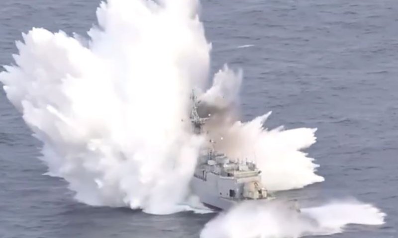 מרהיב: צבא צרפת מטביע סטי"ל בניסוי לטורפדו חדש