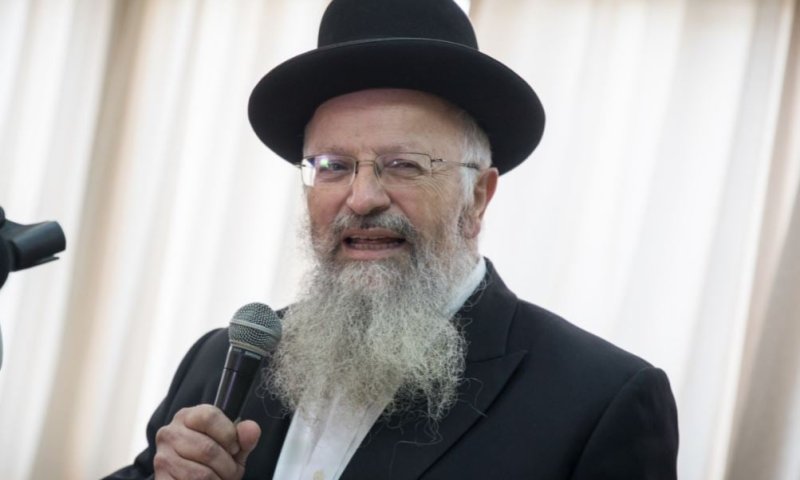 הרב שמואל אליהו בהודעה חריגה: 'הם נוכלים; אל תקנו'