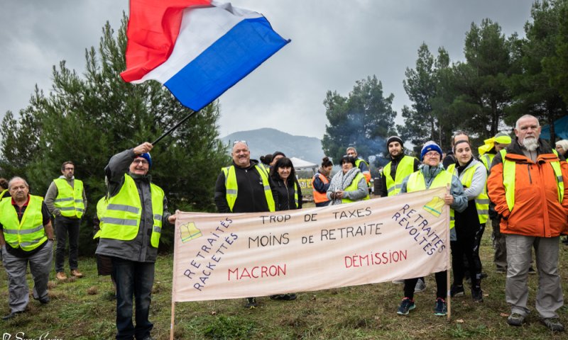 צרפת בוערת: הממשלה תכריז על מצב חירום