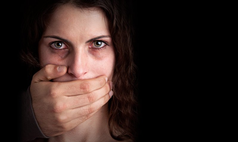 התעללו באחותם כי "עשתה הליכות עם חברה"