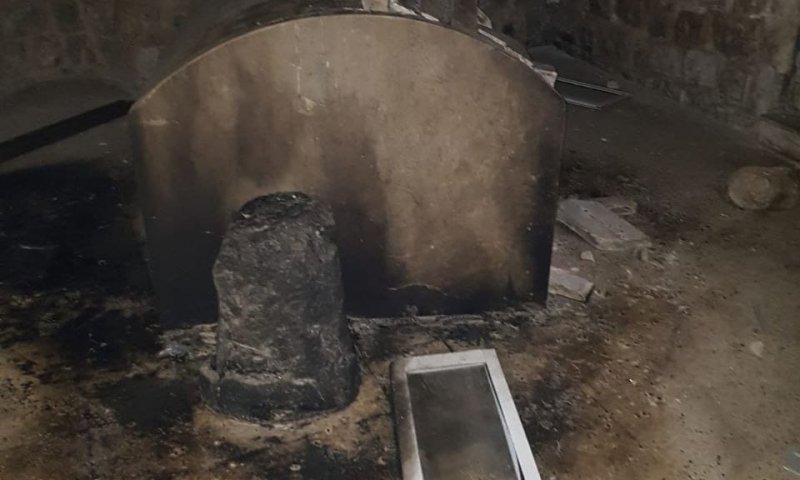 התפרעות אלימה: פלסטינים הציתו את קבר יוסף בשכם