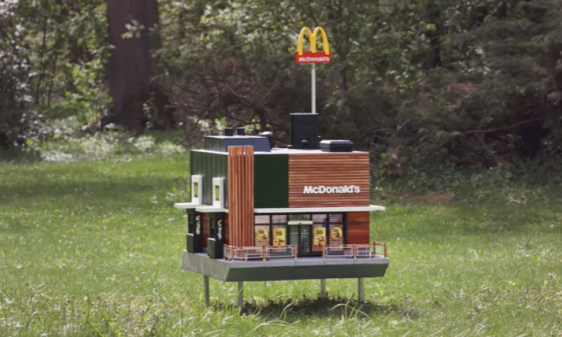 צפו: מקדונלד'ס פתחה את הסניף הקטן ביותר בעולם