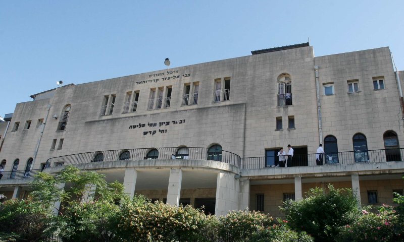הבורר החילוני הכריע: 'המחבלים' יסולקו מישיבת פוניבז'