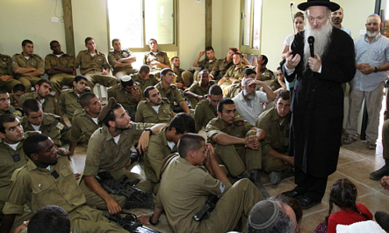 החיילים התלוננו; צה"ל השעה את המרצה הדתי