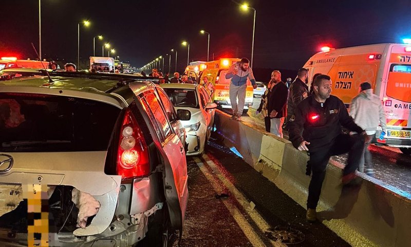 35 פצועים בתאונה בין 14 כלי רכב בכביש מספר 1