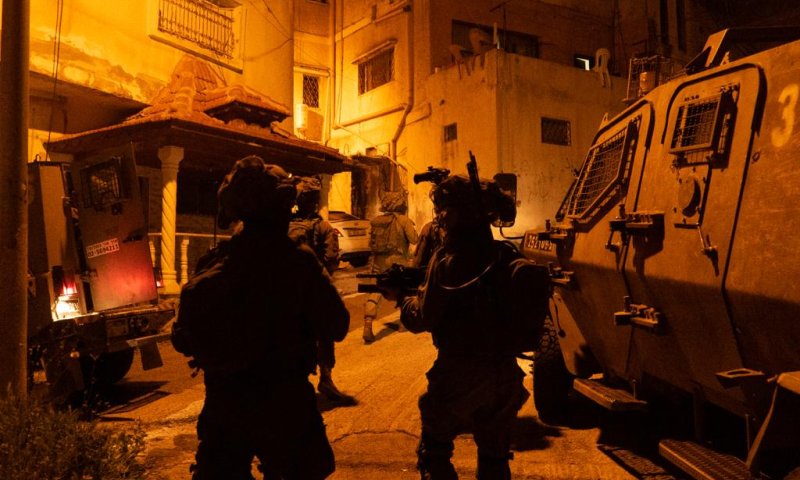 שייטת 13, אגוז וסיירת גולני פשטו על כפר יעבד