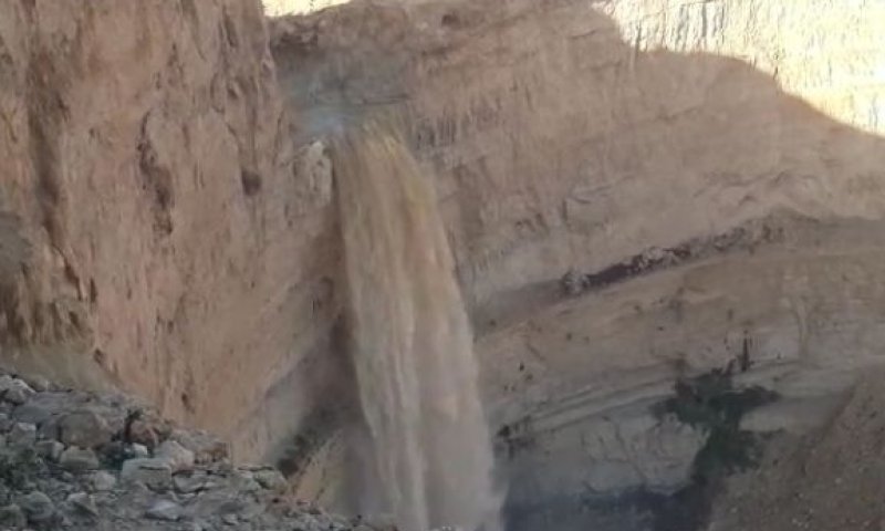 עוצמתי &bull; כך מתחיל שטפון. צפו בתיעוד