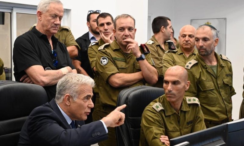 רוה"מ לפיד ביקר בפיקוד דרום ועוטף עזה