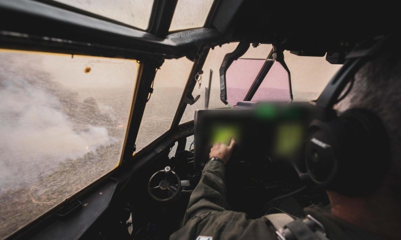 צפו: מטוס שמשון מחיל האוויר הטיל עשרות מטענים לכיבוי שריפות