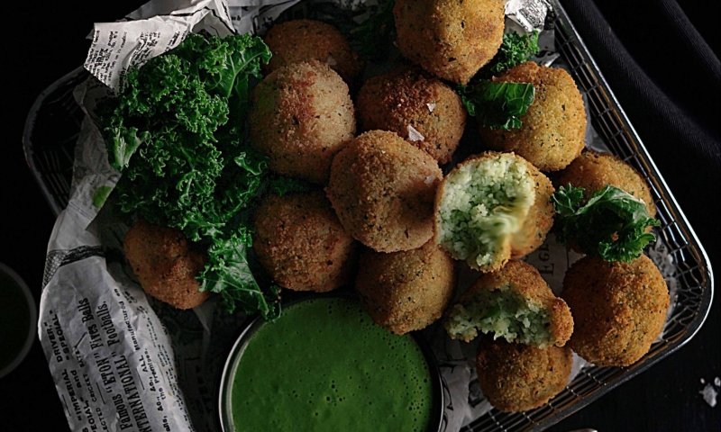 מתכון לשבת: כדורי אורז ברוטב קייל