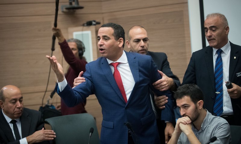 עוצר יציאות וביטול קיזוזים; באופוזיציה יוצאים למלחמה על "חוק ההמלצות"