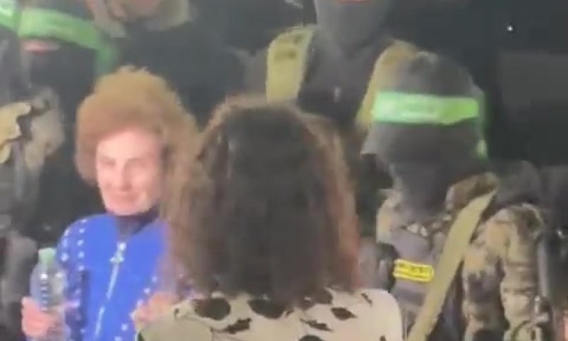 כמעט לינץ': החטופות מוקפות בהמון עזתי זועם