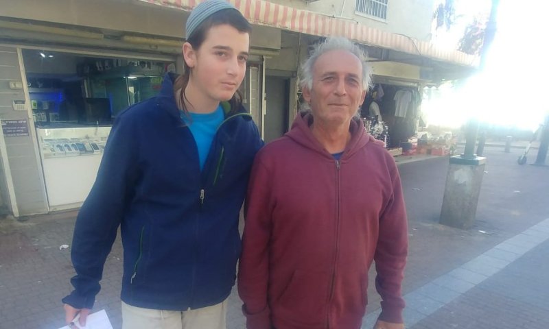 שמחת חנוכה: בני הנוער האירו את שכונת נווה שאנן