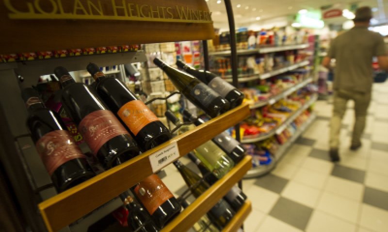 שו"ת: האם נשים מצוות בשתיית יין בפורים?