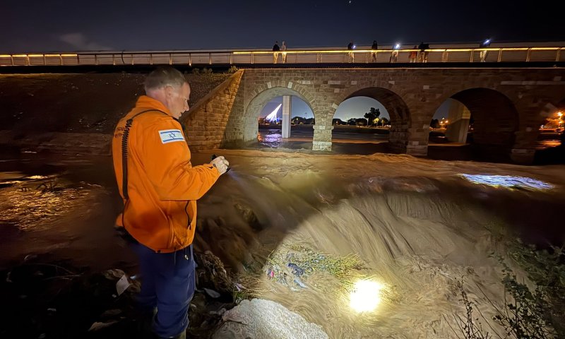 סוף טראגי: אותרה גופתו של הנעדר שנסחף בנחל באר שבע