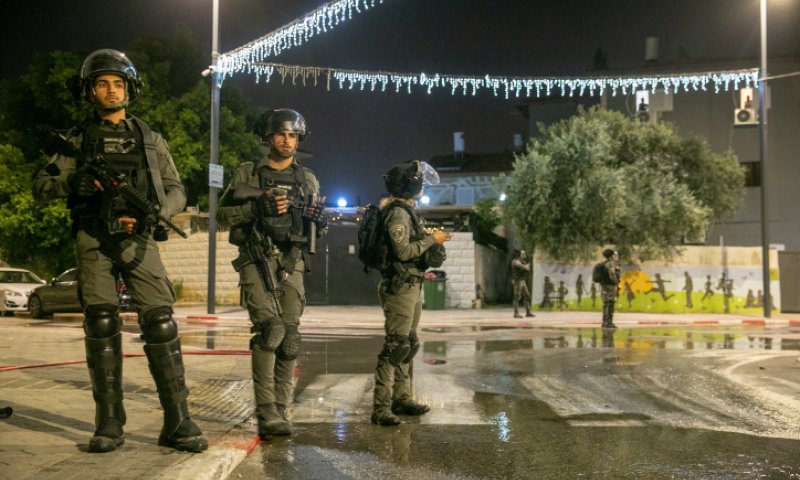 בצפון: שריפת משרדי רווחה ואבנים על תחנת משטרה