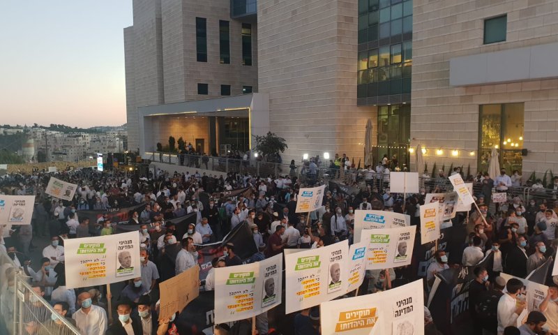 "לבזות כל קודש בישראל" הפגנה נגד 'היהודים באים'