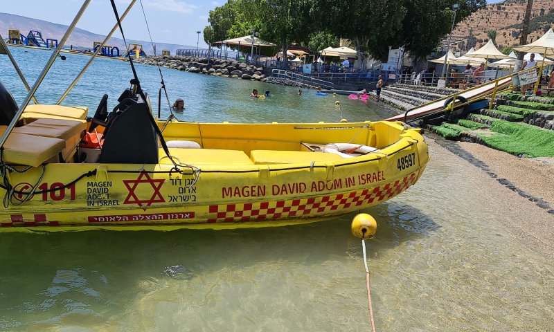 באמצע יום כיף: גבר חולץ במצב קשה מהכנרת