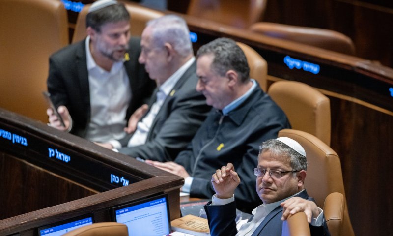 סקר מנדטים: אחרי המשבר בקואליציה &ndash; נתניהו מתרסק