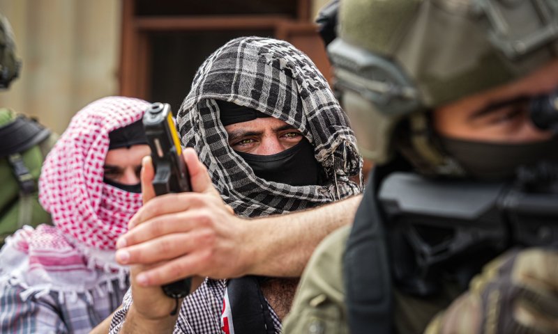 בזמן ששהה בבית קפה &ndash; מסתערבים עצרו מבוקש בכיר בקסבה בשכם