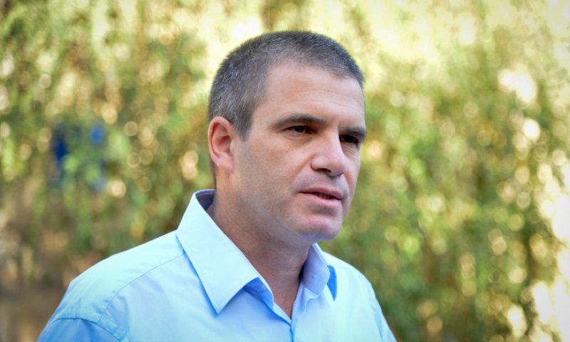 הסחבת בפרשת גל הירש: אושפז לאחר אירוע מוחי