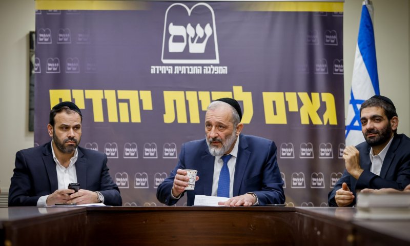 בש"ס תוקפים: נשים דתיות חובשות כיסוי ראש מסיתות נגד התורה