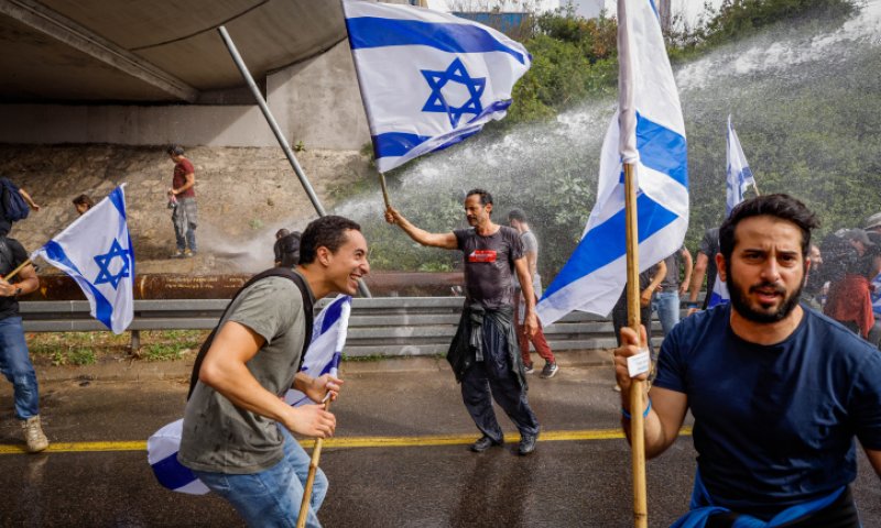 המחאה נמשכת: עשרות מפגינים נעצרו ברחבי הארץ