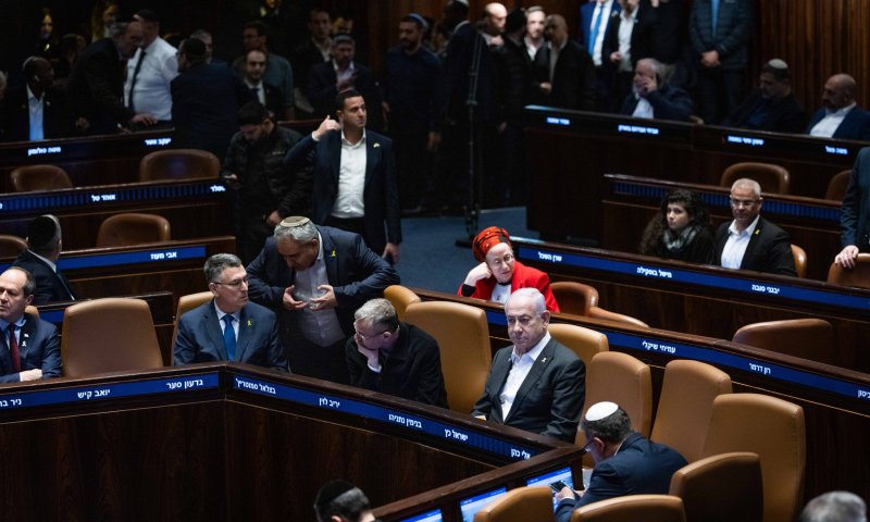 אחרי הדרמה במליאה: החוק של הקואליציה עבר ברוב דחוק