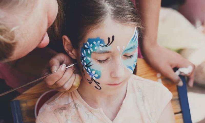 נוצץ ורעיל: אלו הסכנות באיפור לפורים