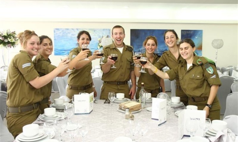 האפיקומן שסידר הרמטכ"ל לחיילים הבודדים