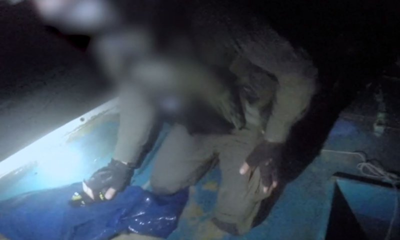 צפו: לוחמי שייטת תופסים הברחה ימית על סירה בעזה