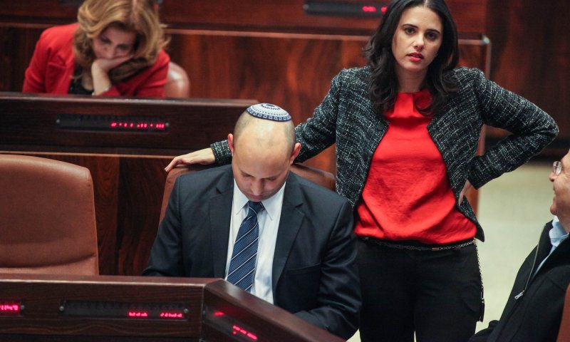 חוק 'ישראל היום' אושר: בנט ושקד נעדרו מההצבעה