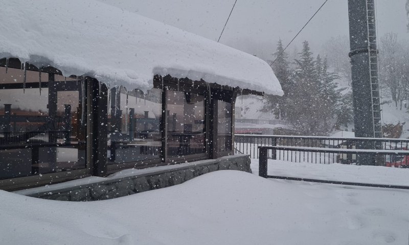 אחרי יומיים בהירים: סופת שלגים באתר החרמון