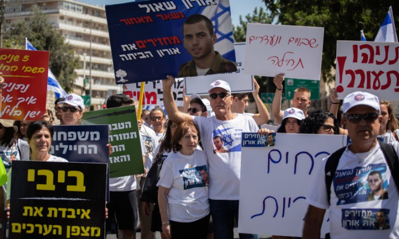 עשור אחרי שנחטף: אימו של החייל החטוף בבקשה אחרונה