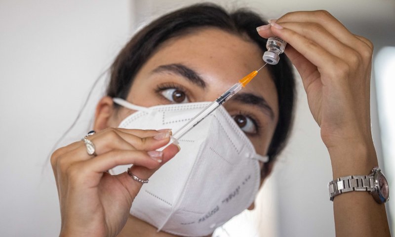 מתחילים בחיסונים של אסטרהזניקה | כל הפרטים