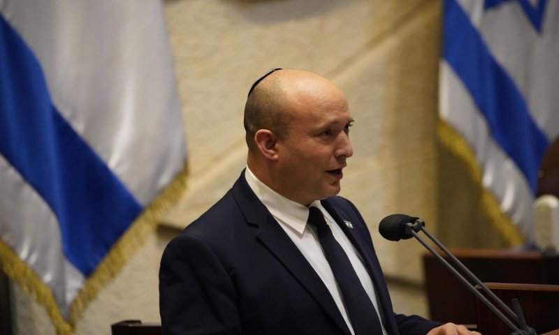 עיכוב במינוי היועץ של בנט בשל בעיית ניגוד עניינים