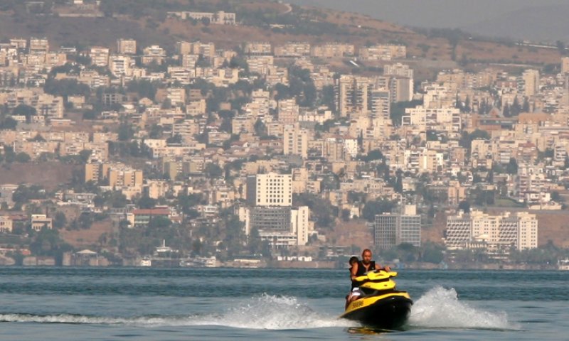 נעדר בכנירת: כוחות שיטור בחיפוש אחר גבר כבן 30
